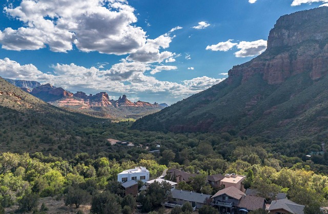 Enjoy The Whisper of The Canyon, Views, Deck, Hot Tub!