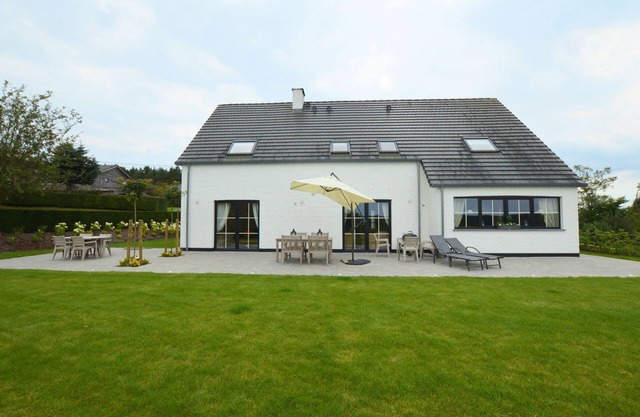 Enticing Holiday Home in Malmedy with Sauna