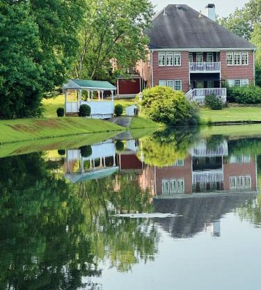 Entire 4BR Lakeview Home with Parking Fast Wi-Fi Conyers