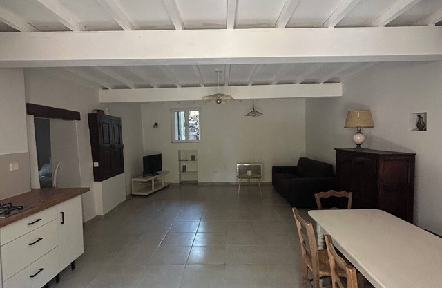 Entire apartment with pool access 10 minutes from Valence TGV station and 30 minutes from the Vercors region