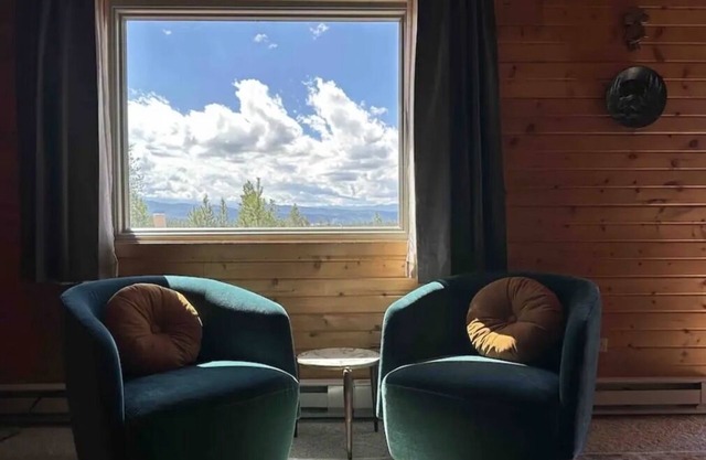 Entire Cabin: Step Back in Time at The Piney Lodge