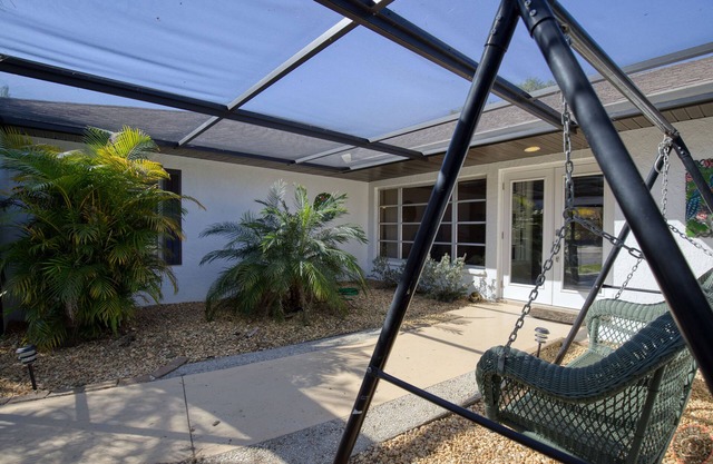 Entire home in quiet neighborhood near beach