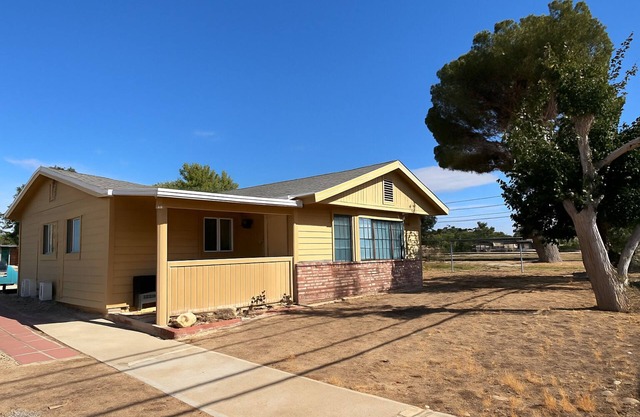 Entire Newly Remodeled Home With Huge Parking