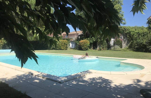 Entire private property, 20 people - 9 bdrms 9 bths, swimming pool, close to amenities