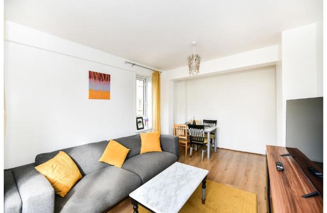 Entire Two Bedroom Flat in the heart of Greater London