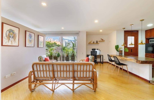 |EP| Homey Studio w/Views, Balcony, Workspace, Gym