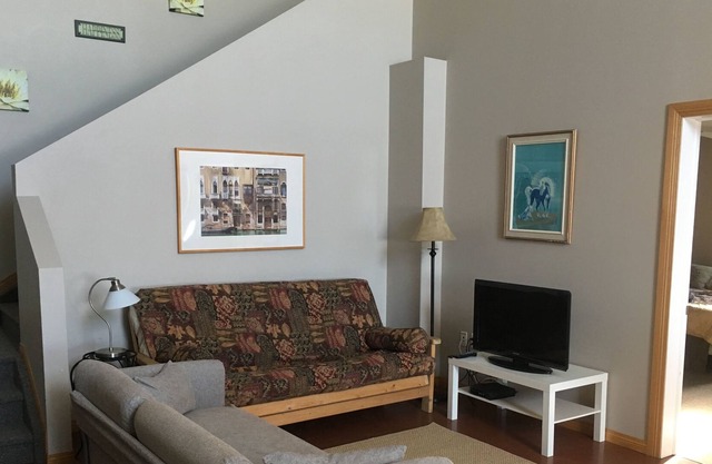 Equestrian competitors perfect accommodation! Minutes from Spruce Meadows!