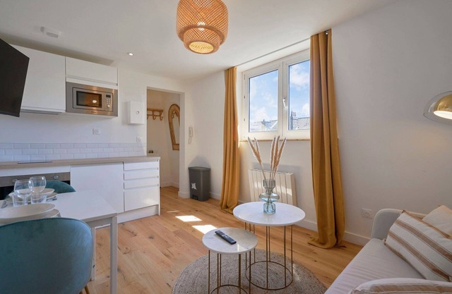 Equipped 1-bedroom apartment with terrace