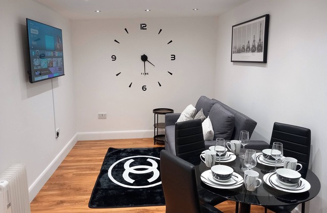 Erith 1-Bed, Sleeps 3, 2 Mins to Station