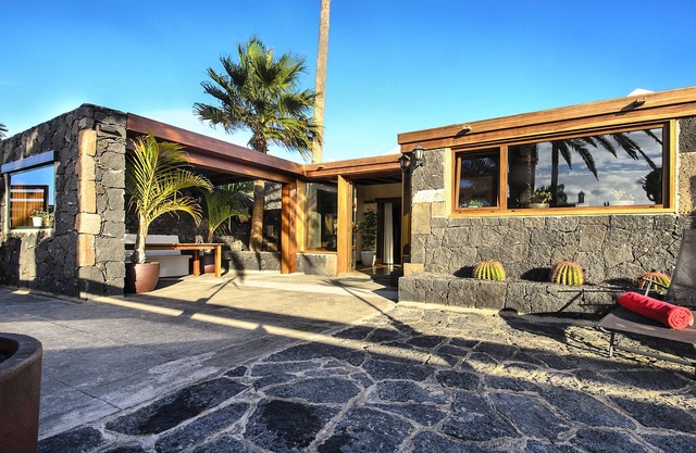 Ermita Perdomo, Modern Style with a Rustic Twist