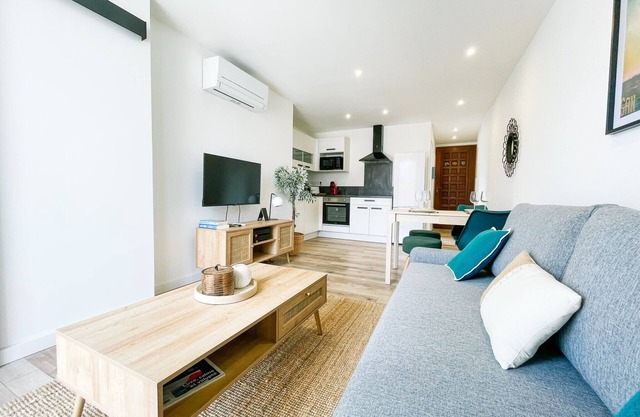 #ES The luminous T2 in the City Center (pedestrian area)🌞