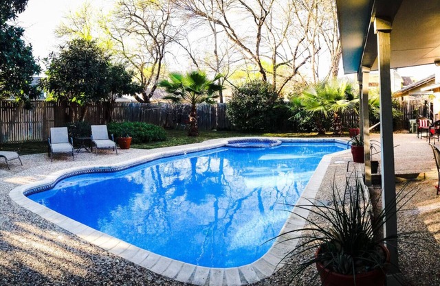 Escape it all! Private pool/hot tub. Top location!