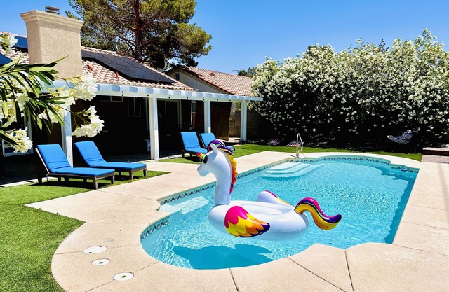 ESCAPE THE MADNESS with no better place to relax! NEW LUXURY SPA AND HUGE POOL!