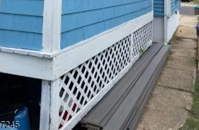 Escape to a charming seaside town of Highlands, NJ in this cozy bungalow studio!