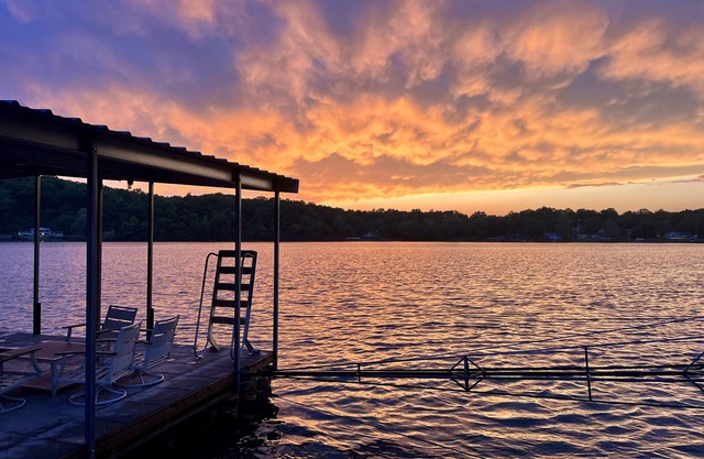 Escape to Edgewater, a perfect 3-bdr lake front family oasis