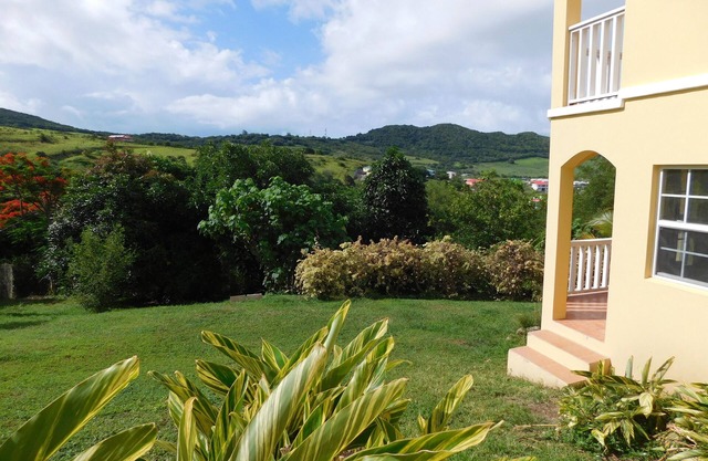 Escape to the Serene Valley Vista Retreat