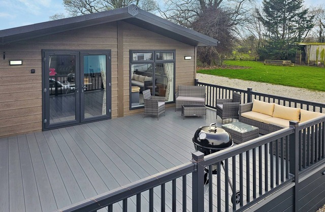 Escape to this ground-floor holiday lodge in Masham.