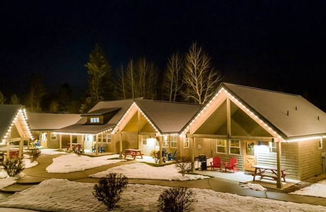 Escape to "Tranquility Base", a serene Dover Bay retreat just steps from the lake. Enjoy peaceful comfort, nature trails, and resort amenities.