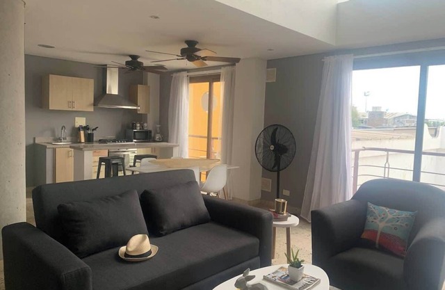 Espectacular 2BR con vistas al mar en pleno centro