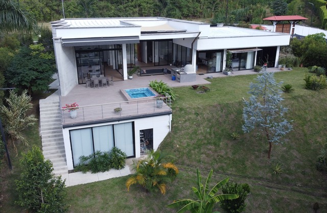 Espectacular Casa Campestre Pereira Eje Cafetero Cerritos. Cerca de Todo. Genial