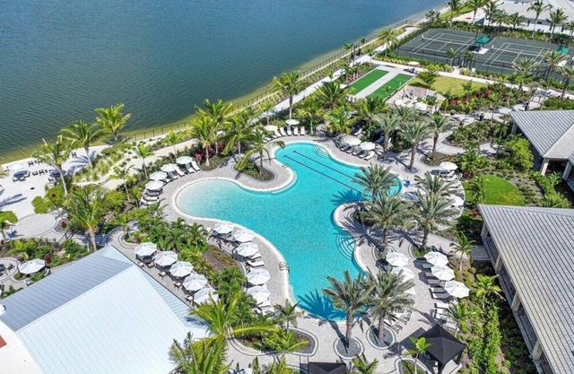 Esplanade Lake Club vacation villa, clubhouse, resort pool, fitness gym, spa.