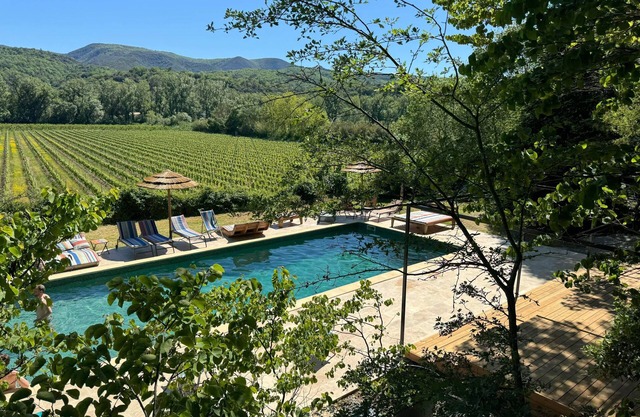 Estate with large swimming pool overlooking vineyards