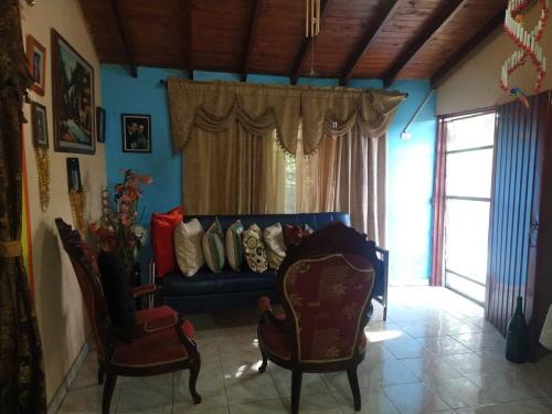 Estate with pool for 7 people in Roldanillo