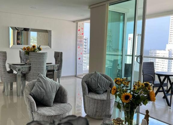 Este es un apartamento dúplex de 220m2. - 3 Hab