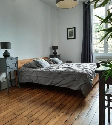 Et au pied coule une rivière, situation et vue idéales