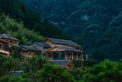 Ethnic Hundred-years Elysian Culture&Art Scholar Resorts