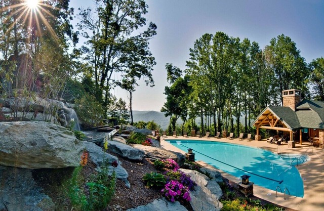 Evergreens 722- Mountain Condo, Gated Resort, Indoor/Outdoor Pools and Hot Tub, Fitness Area, Fis.