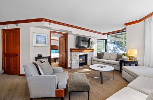 Everline ‘Resort Chair’ Corner Suite; Ski In/Out @Palisades
