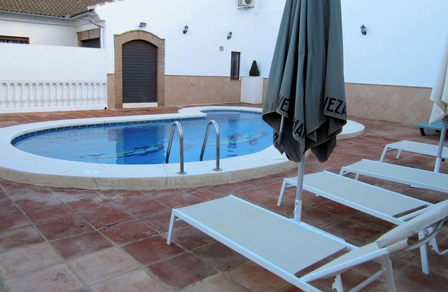Excellent, well situated spacious property for 5, private pool, a/c, internet.