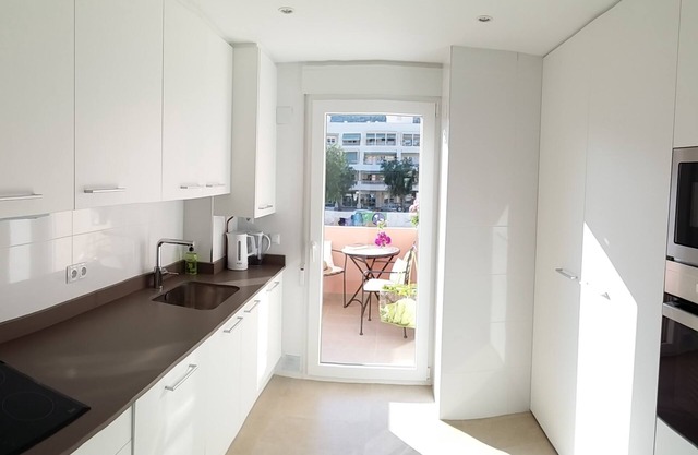 Excellent apartment next to the sea.
