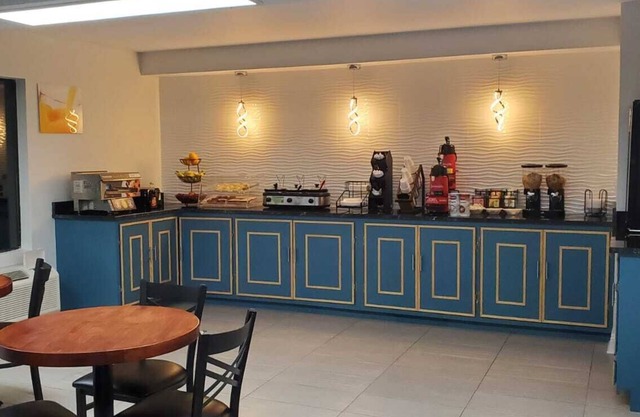 Excellent Inn & Suites