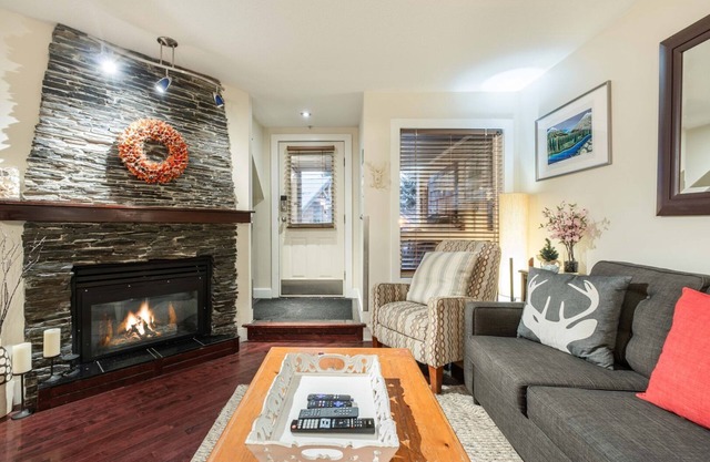 Excellent location | Private hot tub | Pets | BBQ