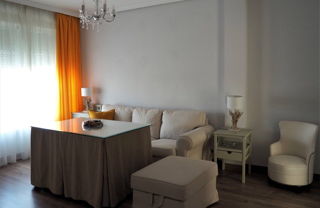 Excellent situation in front of historic center. Puerta de Almodóvar