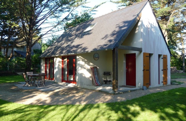 Exceptional situation for this Cottage in the preserved village of St Marine