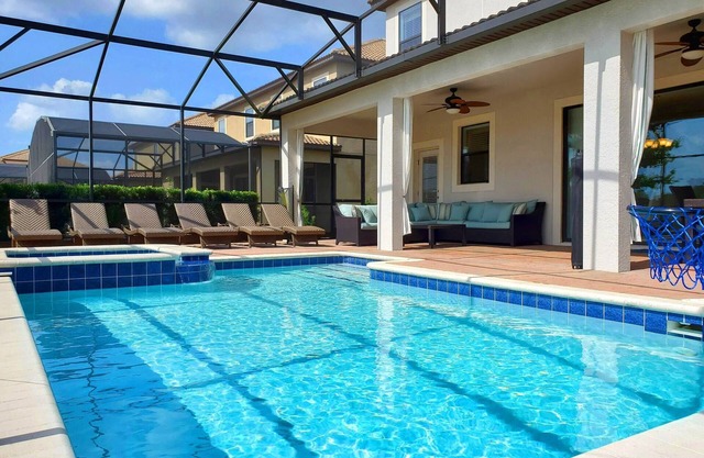 Exceptional 5⭐ Villa! Salt 💧 Pool, No Rear Neighbors, Game Room & Movie Theater