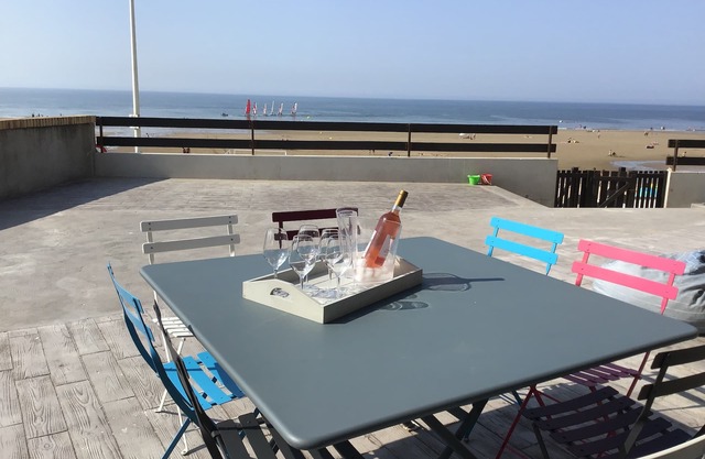 Exceptional apartment, direct beach access, sleeps 10