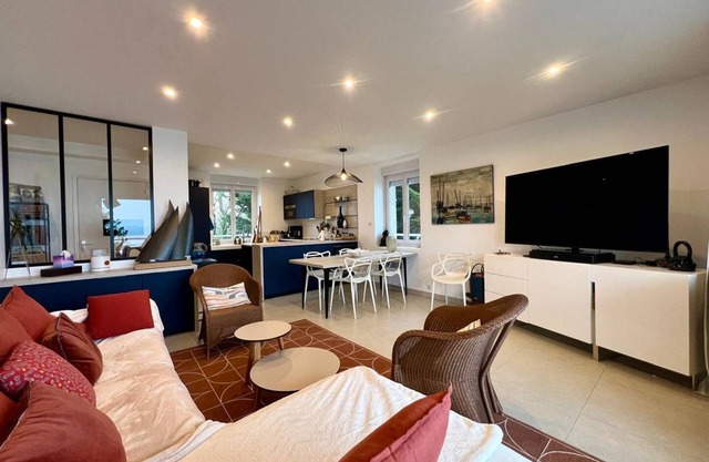 Exceptional apartment with sea view - 400 m from the beach