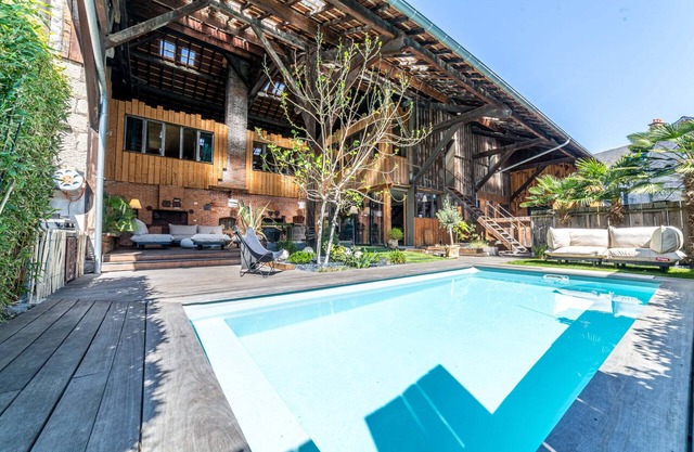 Exceptional loft with swimming pool and large spaces - 11 people