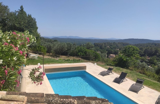 Exceptional panoramic view in a quiet area.