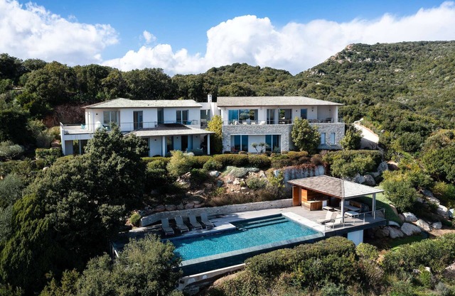 Exceptional villa in Porto Vecchio, perfect fusion of luxury and serenity.