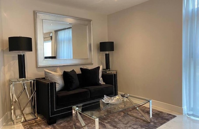 Exclusive Cardiff Centre Apartment Free Parking