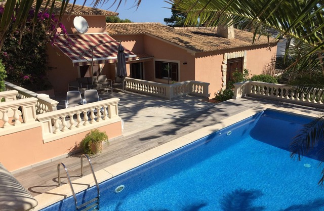 Exclusive detached villa in a panoramic position with sea views and large pool