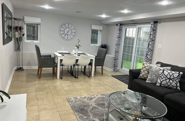 Exclusive Escape- 1 mile to metro w/FULL kitchen!