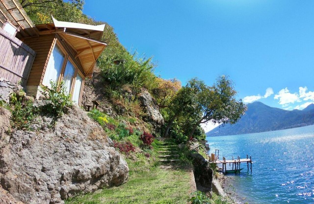 Exclusive lakefront cabin with luxury outdoor shower