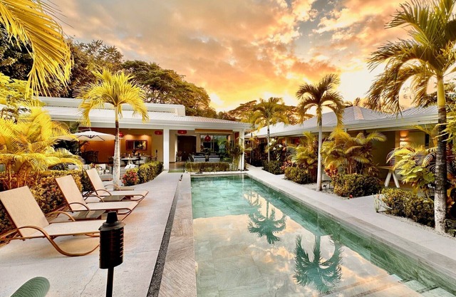 Exclusive Retreats Surfside 8 Bedroom Private Resort Villa - Breakfast included