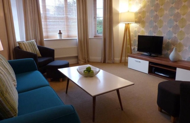 Executive 2 Bedroom 2 Bathroom Apartment - Basingstoke Serviced Apartment